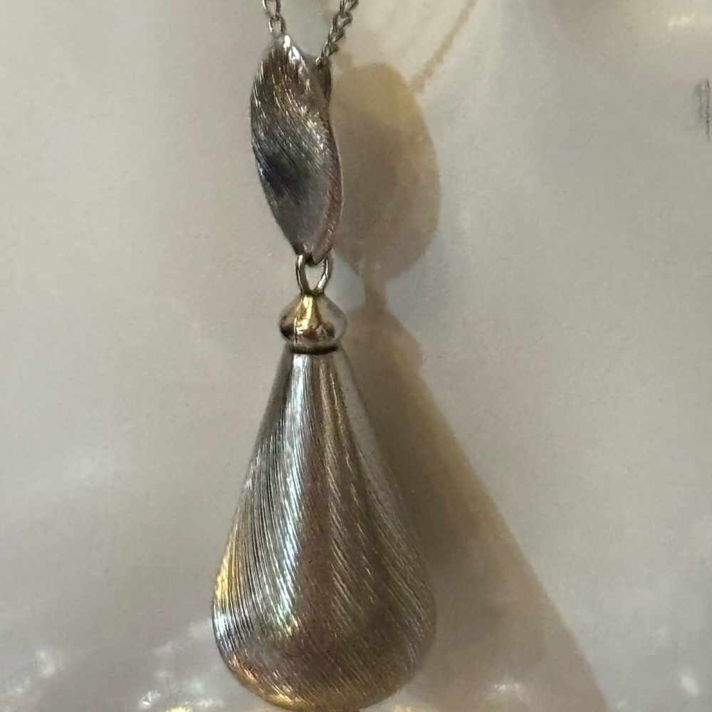 Vintage Sara Coventry necklace, unique pendant on 18” chain - Picture 3 of 7